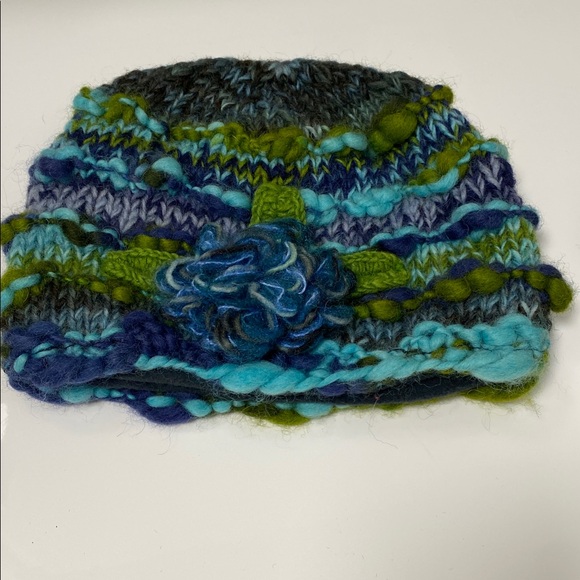 100% wool hat and mitts - Picture 2 of 9